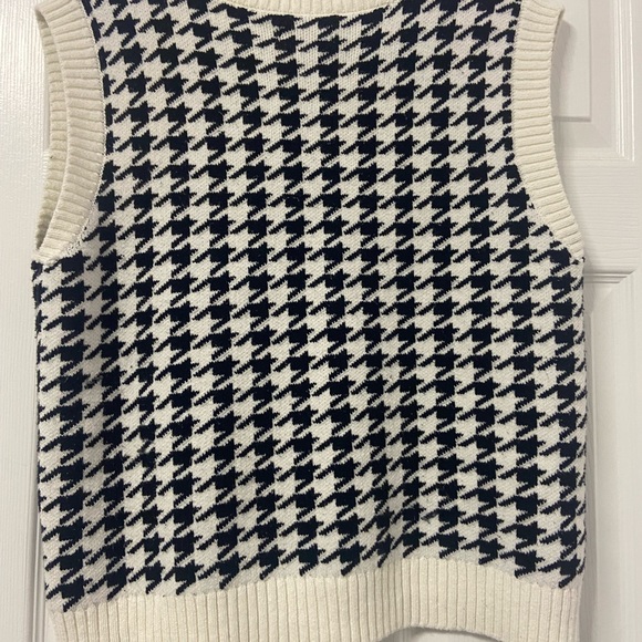 Hollister checkered sweater vest - Picture 3 of 3